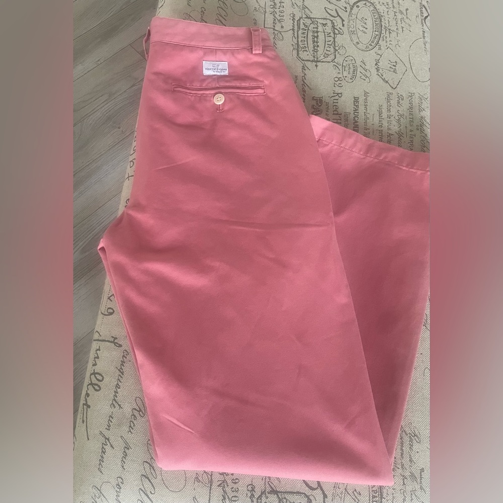 Vineyard vines pink chino pants 30x32.